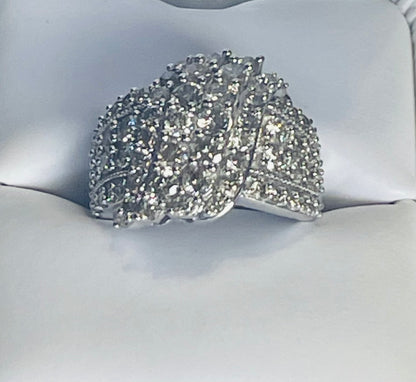 10 K White Gold - Wavy Cocktail Ring - 3 CTW Natural Diamonds